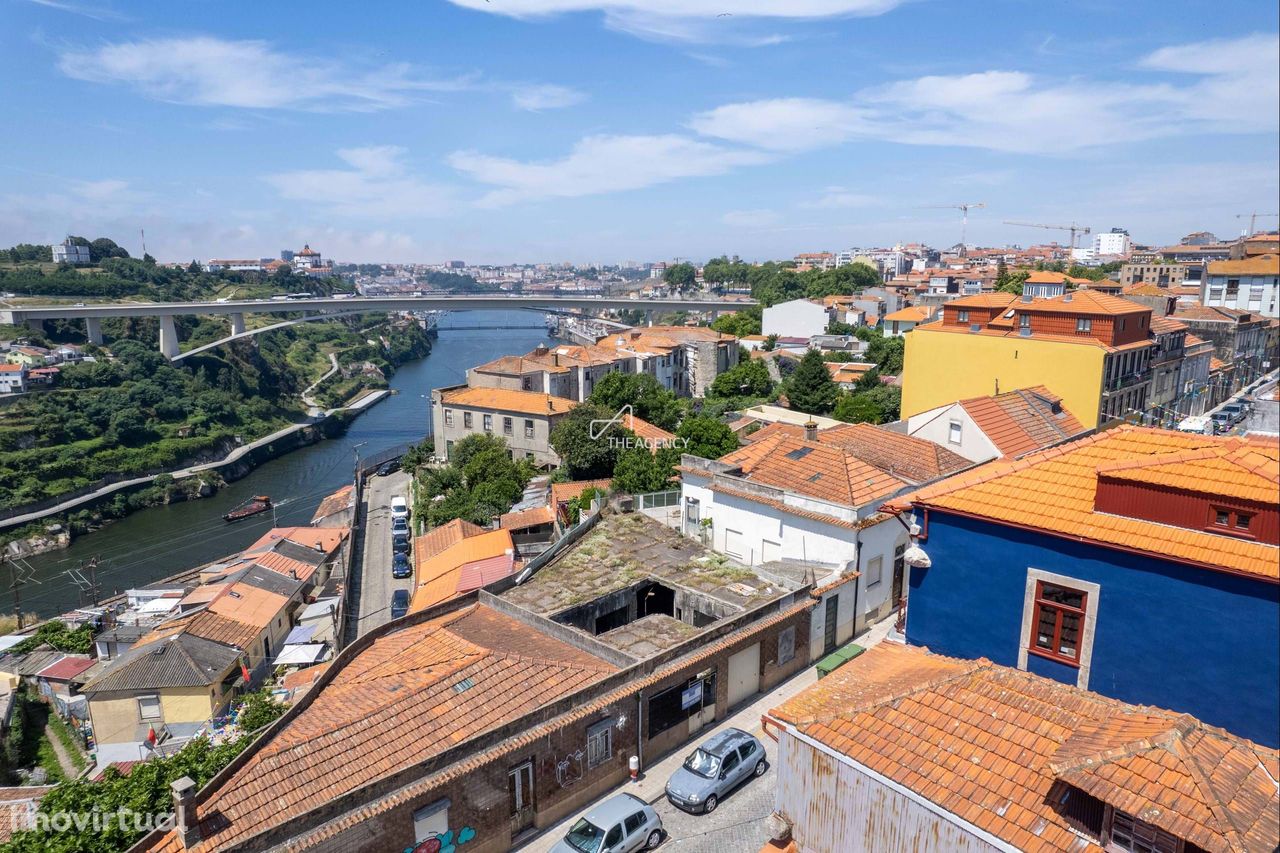 Propriedade no Porto com vista para o Rio Douro