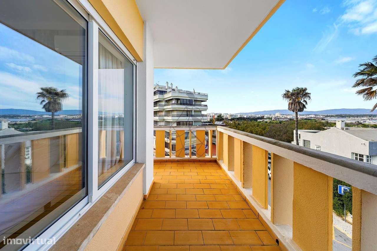 Apartamento T1  com Garagem e Piscina  no Coração da Praia da Rocha-29