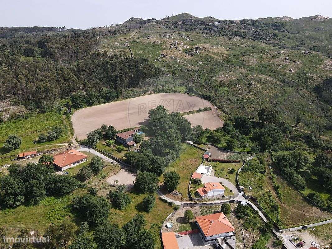 Moradia T4 para venda-8