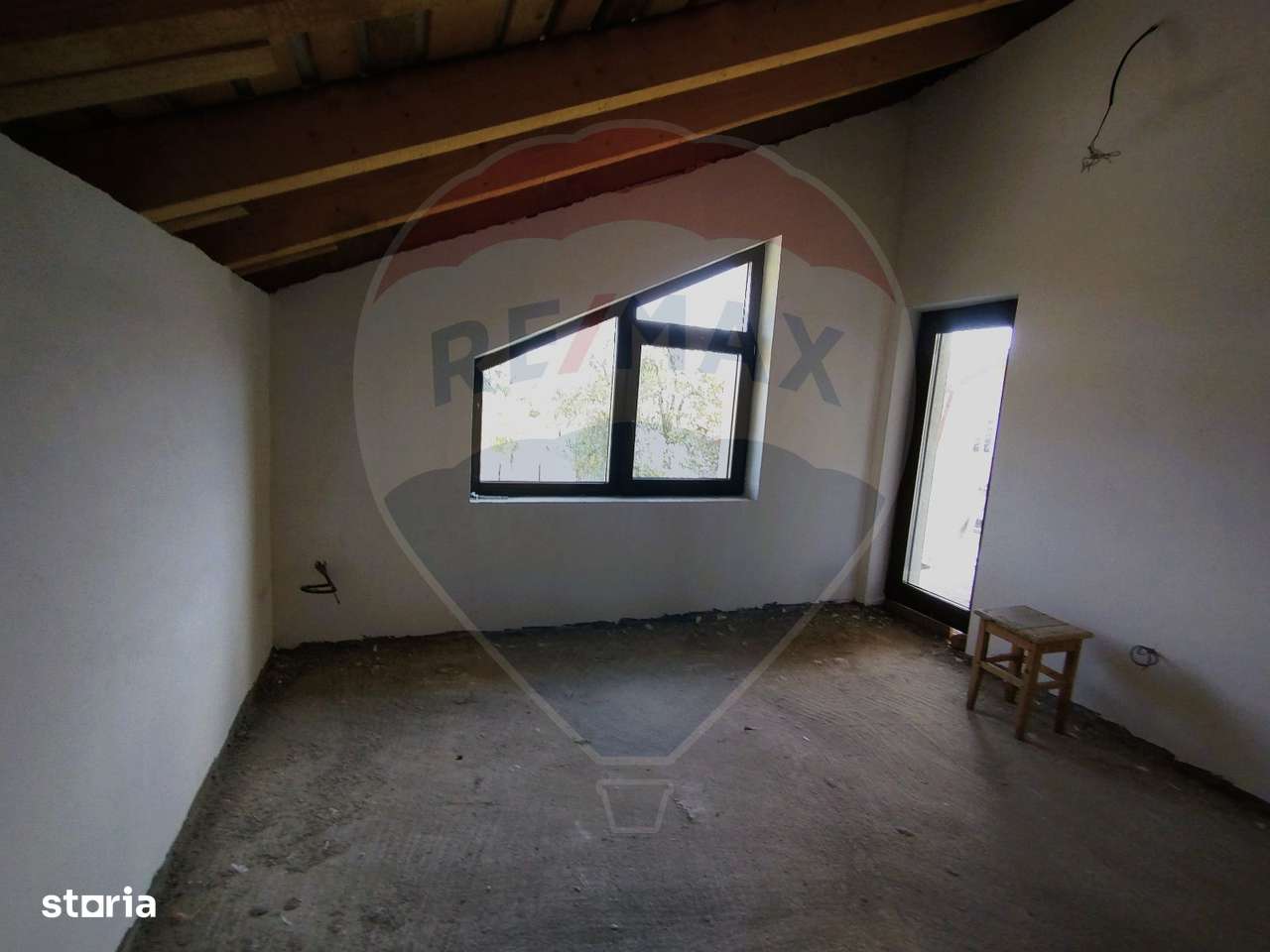 Vila moderna cu 4 camere de vânzare in Brebu, Prahova - Imagine principală: 5/11