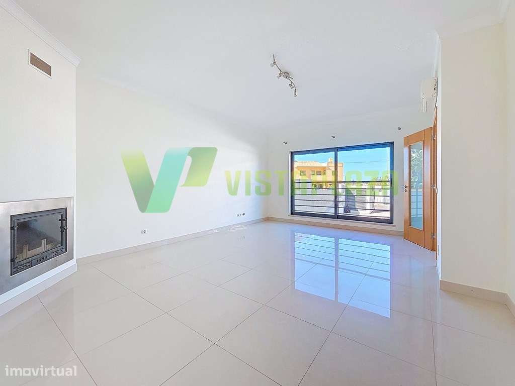 Moradia com Piscina e Garagem em Zona Tranquila com Vista Golfe, Be... - Grande imagem: 5/40