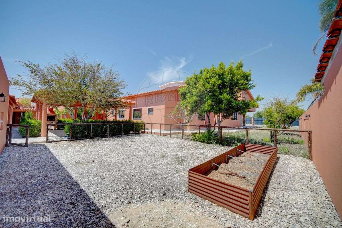 Moradia T6 para venda-46