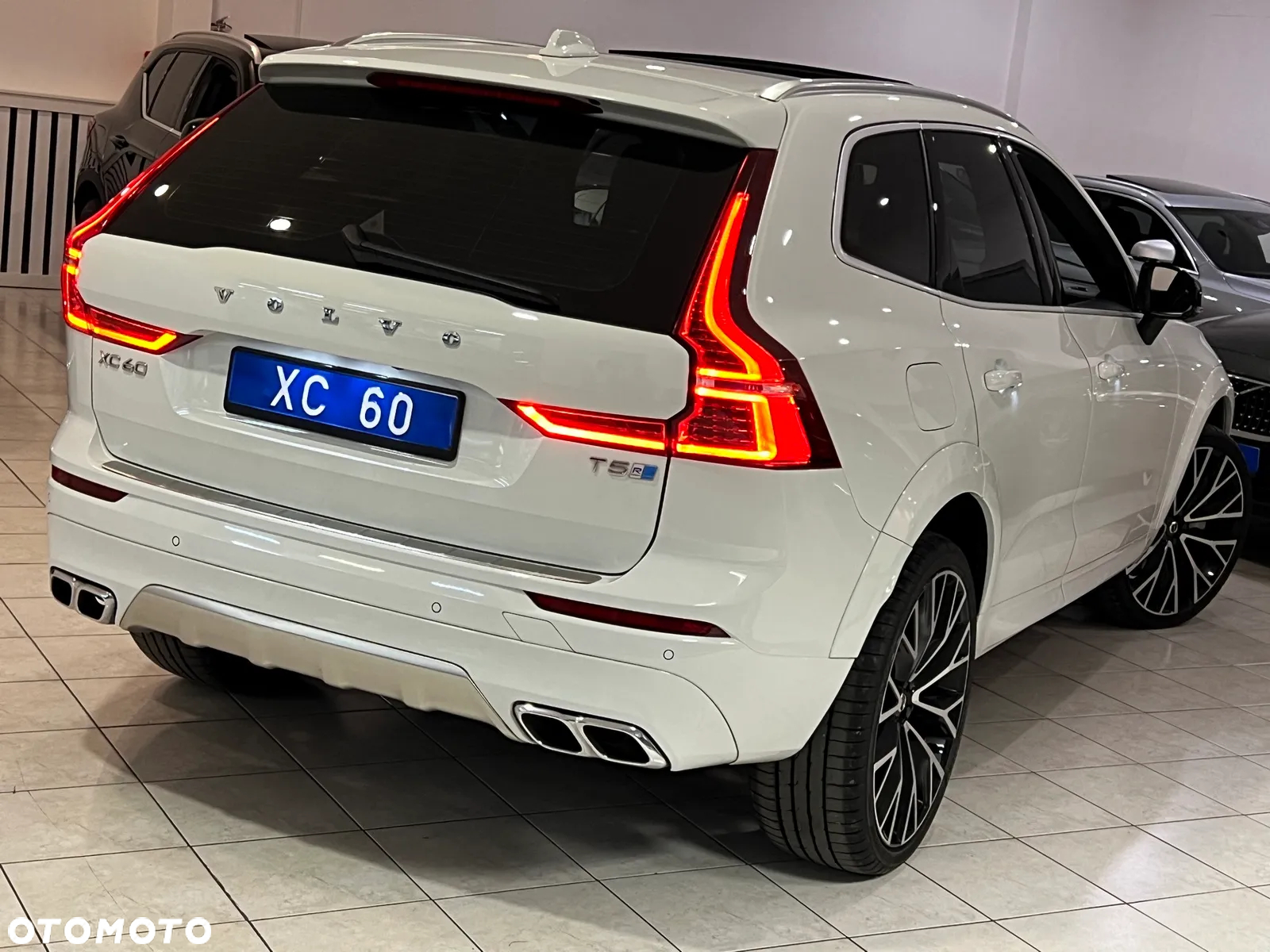 Volvo XC 60 T5 AWD R-Design - 12