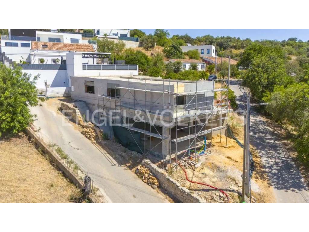 Moradia com piscina aquecida e elevador - Grande imagem: 5/16