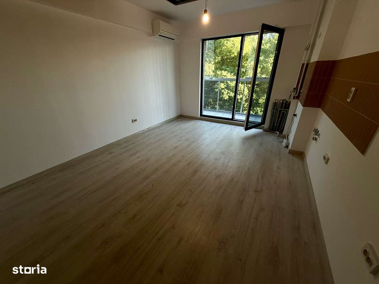 Studio Decebal | Bloc nou-7