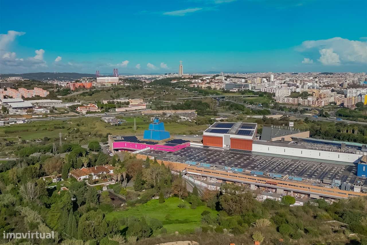 Moradia T4 em Construção em Vale Flores - Feijó Almada-2