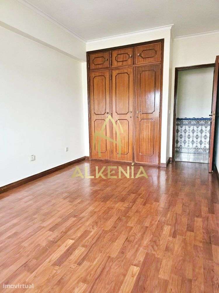 Excelente T2 com Arrecadação e Elevadores, no Casal do Cotão-4