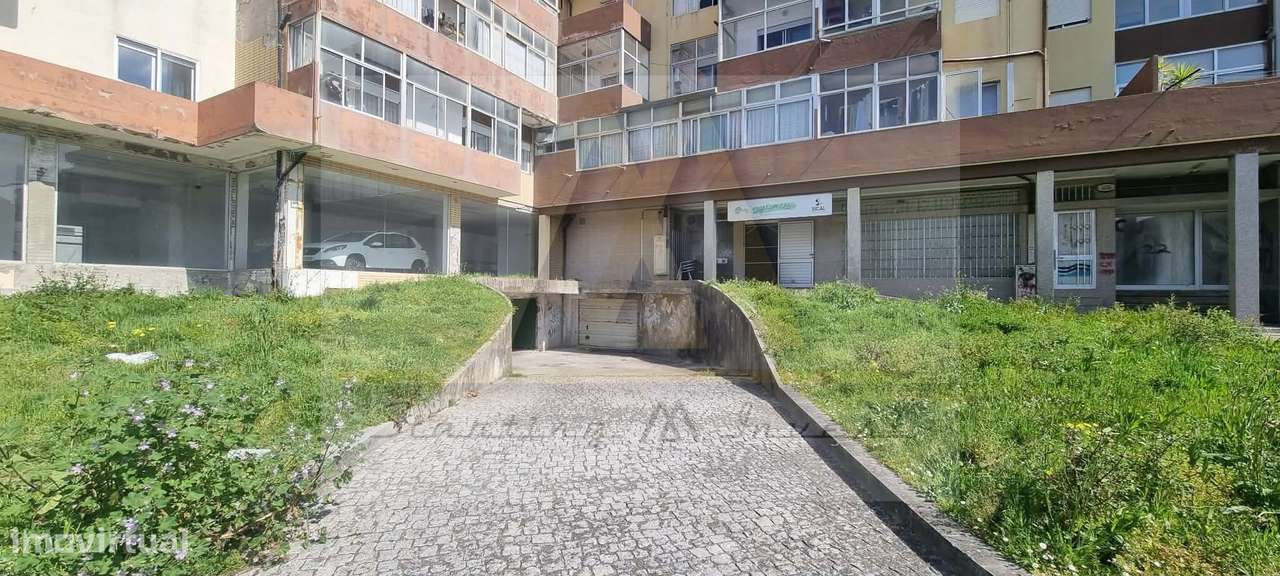 LOJA situada na rua 5 de Outubro em Vila do Conde.-11