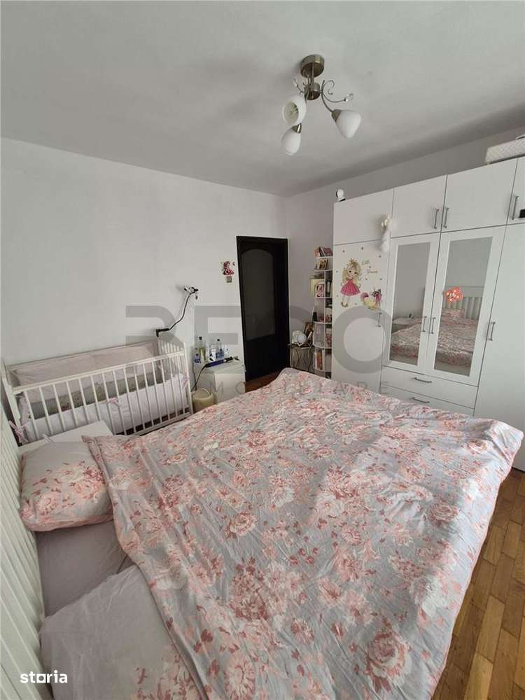 RECO Apartament 4 camere, decomandat, Bloc cu lift, Etajul 2, Zona Rog - Imagine principală: 4/15