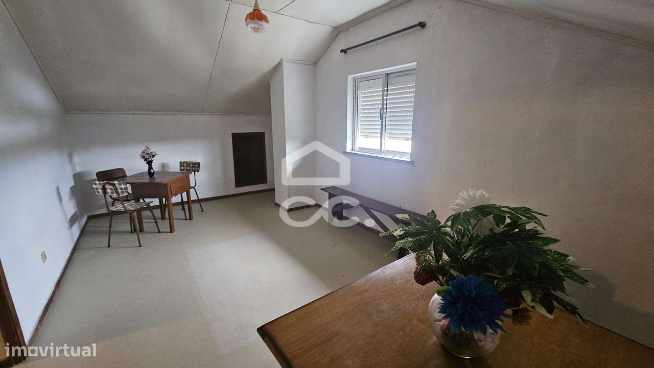 Moradia V4 com 174 M2, aproveitamento de sótão, garagem para 2 viatura-39