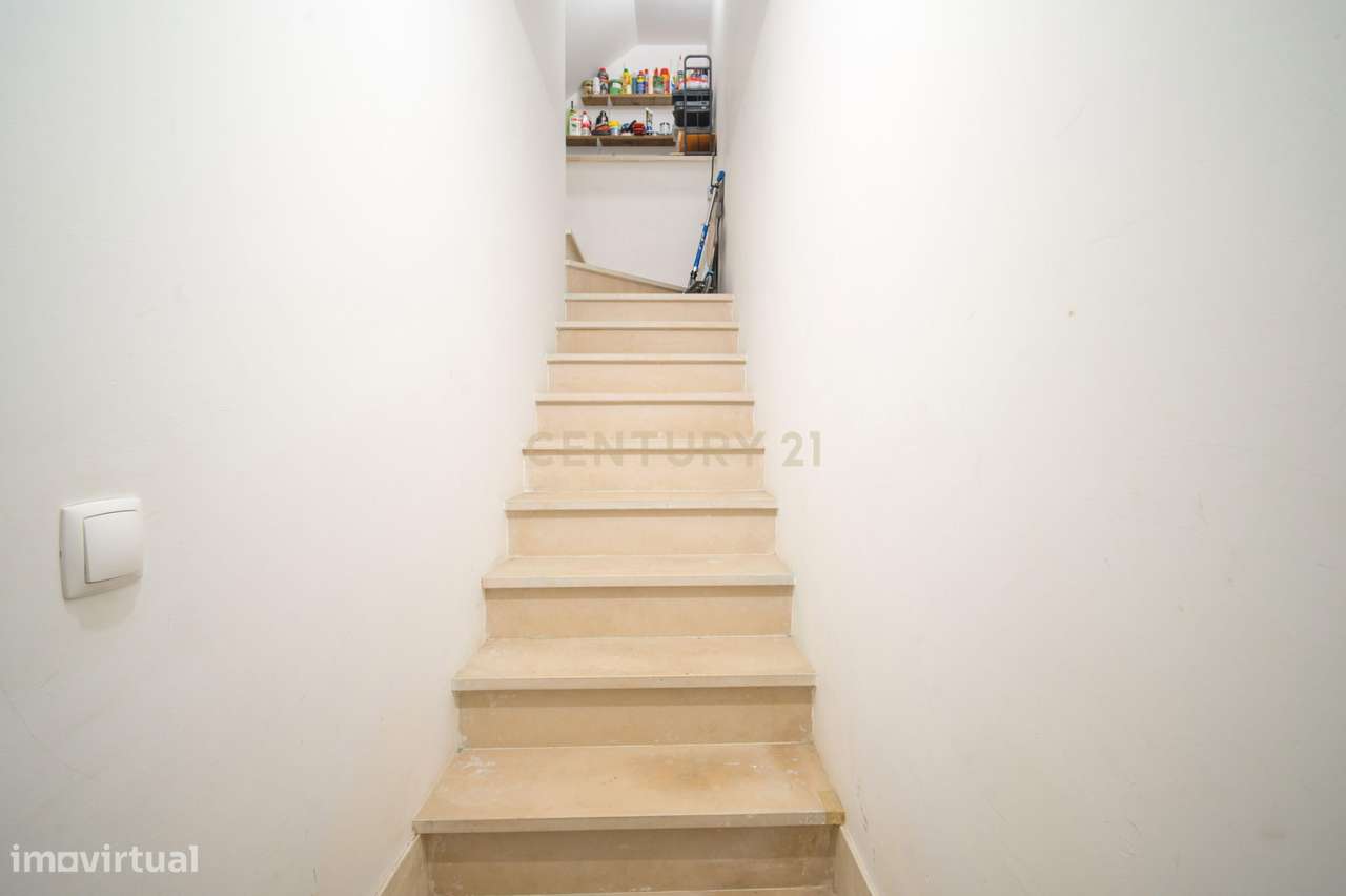 Onde o Mar é Vizinho: Moradia T2+1 com Vista Panorâmica-22