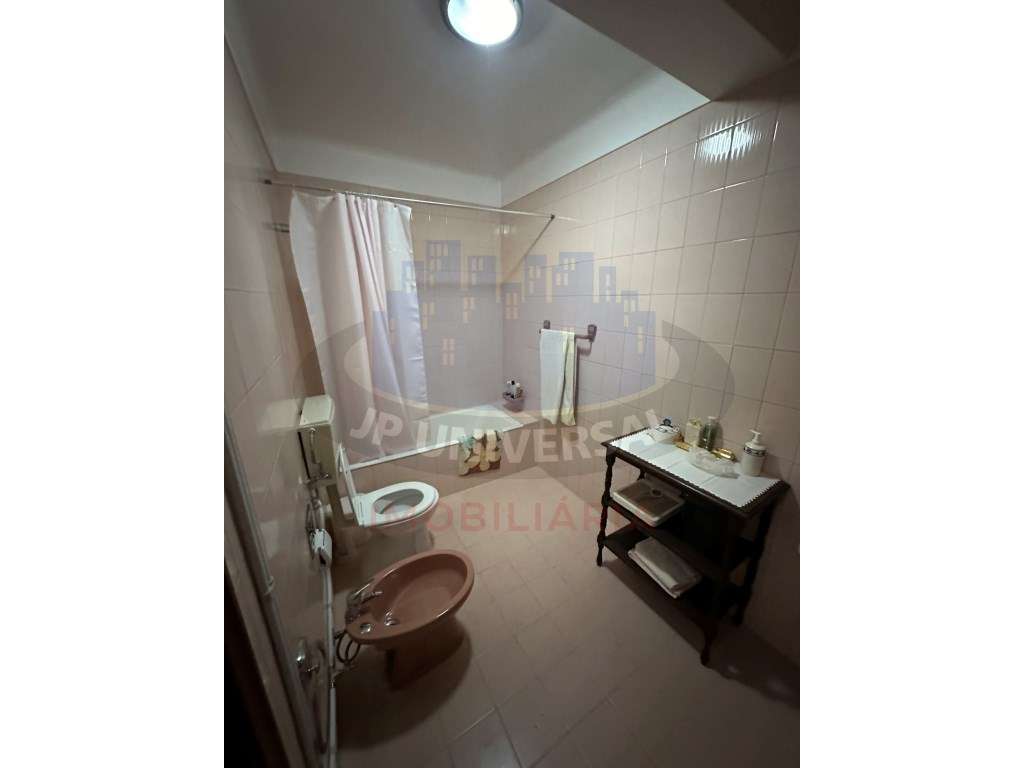 Vende-se Apartamento T3 junto à Avenida Marquês de Pombal-6