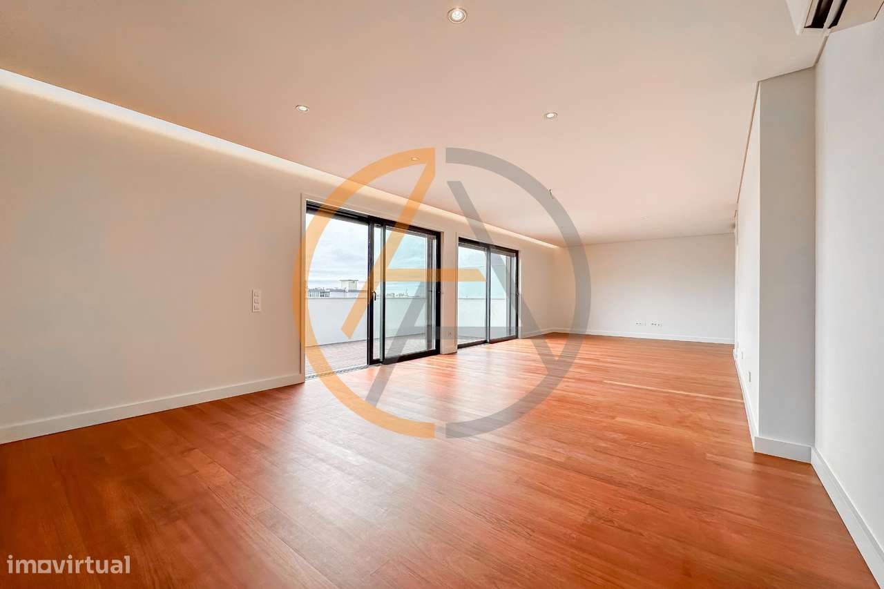 Penthouse T4  | Terraço e Garagem | Centro de Matosinhos - Grande imagem: 4/43