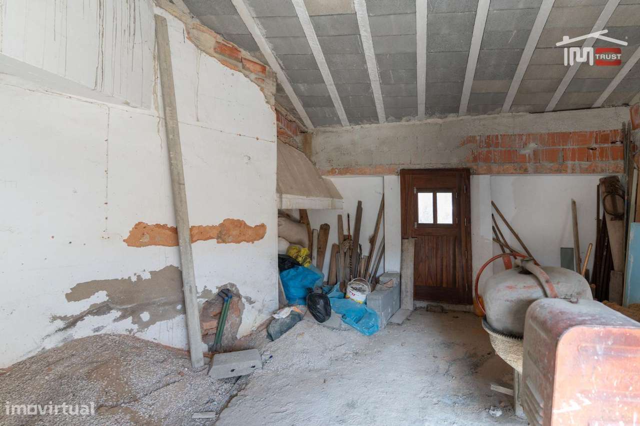 Casa Senhorial para Recuperar no Centro de Mira de Aire - Grande imagem: 3/35