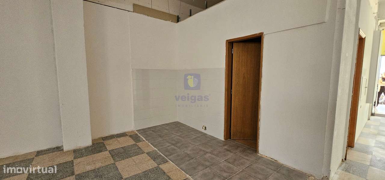 Loja para venda ou arrendamento em Alverca (Sobralinho), com 104 m² e - Grande imagem: 5/8