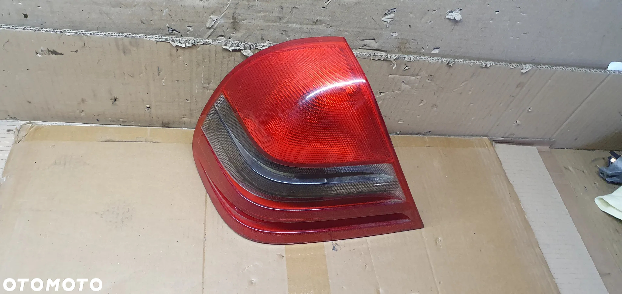 Lampa lewy tył tylna lewa Mercedes C-Klasa W202 2028200964 - 2