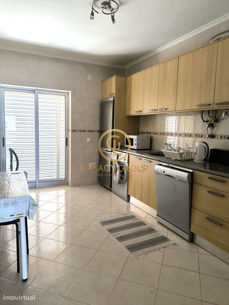 Apartamento T2 com suíte, garagem e elevador – a 5 minutos do centr... - Grande imagem: 2/13