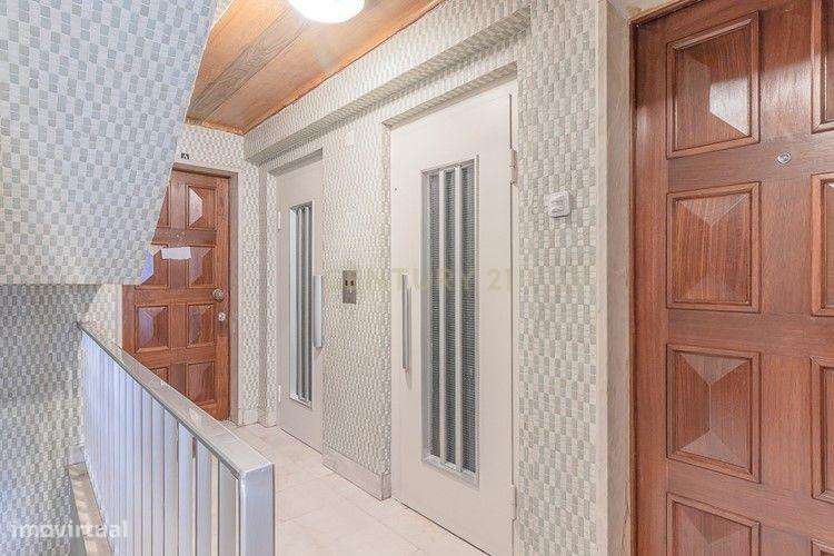 Apartamento T2 bem localizado - Grande imagem: 3/32