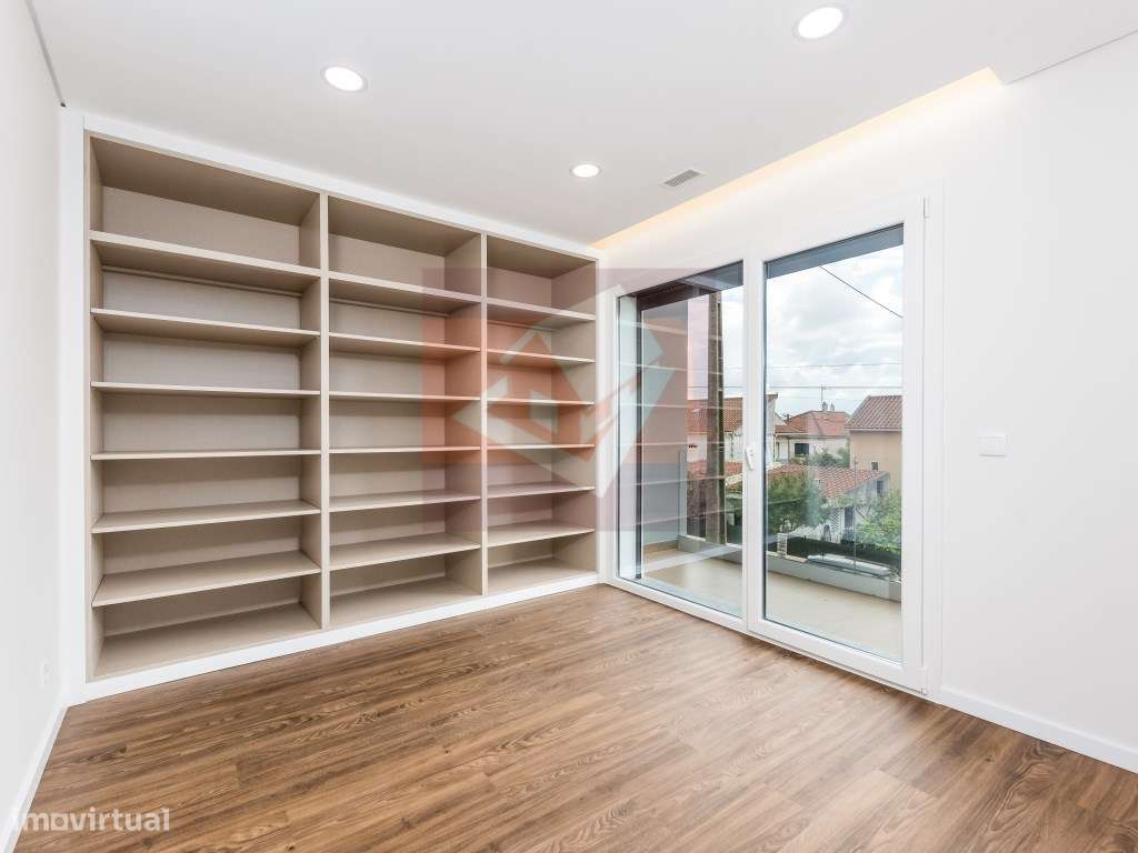 Moradia V5 nova no Bairro do Trigache em Famões-5