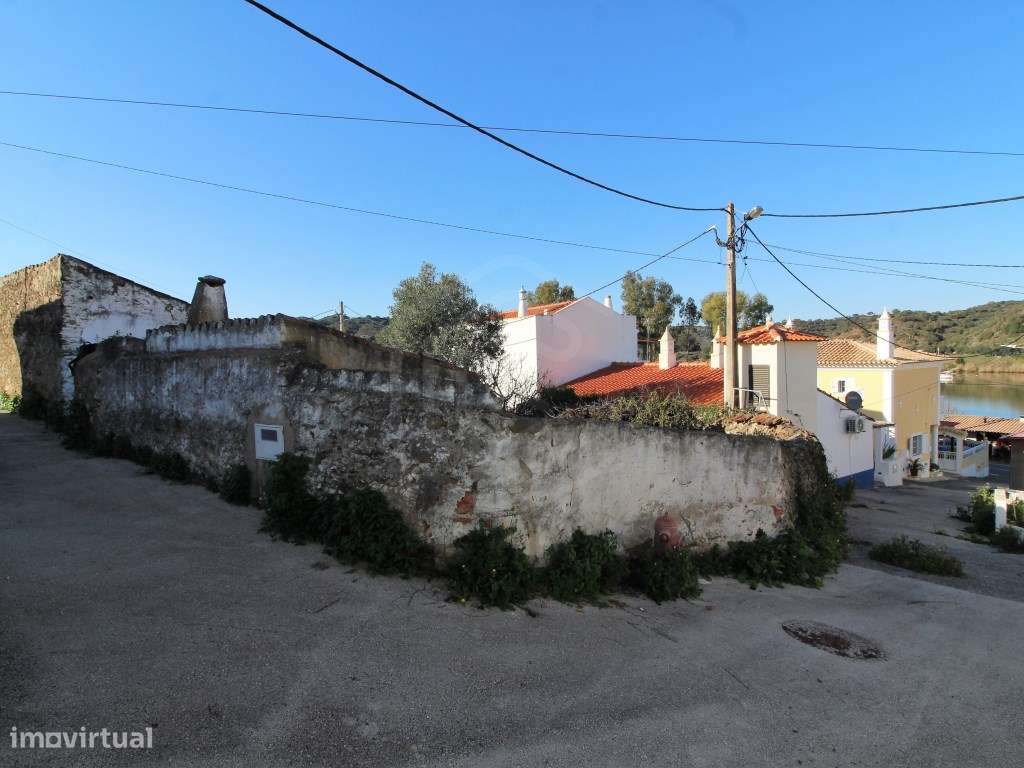 Ruína nas Laranjeiras junto ao rio, Alcoutim, Algarve - Grande imagem: 4/25