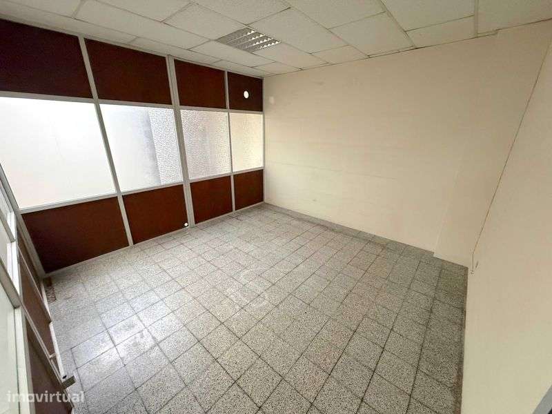 Loja/Armazém 110 m² – Avenida Principal Cova da Piedade | Almada - Grande imagem: 5/12