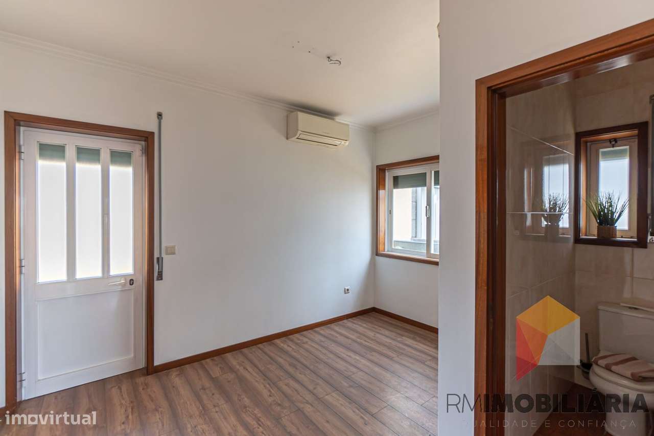 Moradia T4 em Fânzeres-12