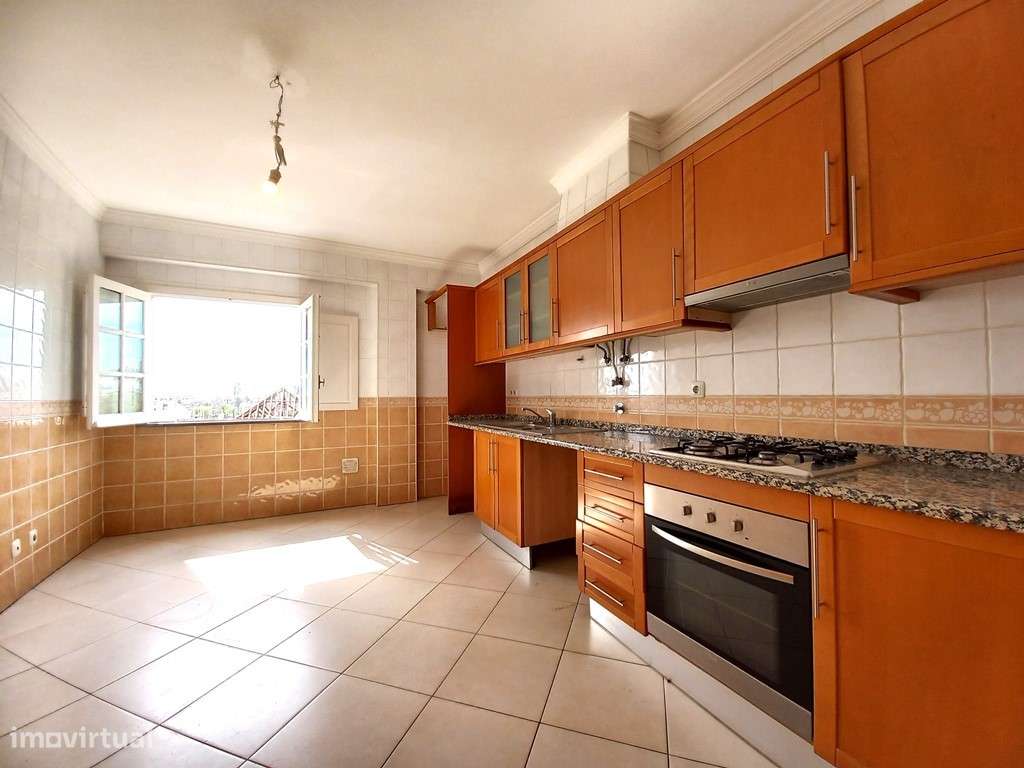 Apartamento T2 com 124,64m2, parqueamento para 2 viaturas, no centr... - Grande imagem: 3/19