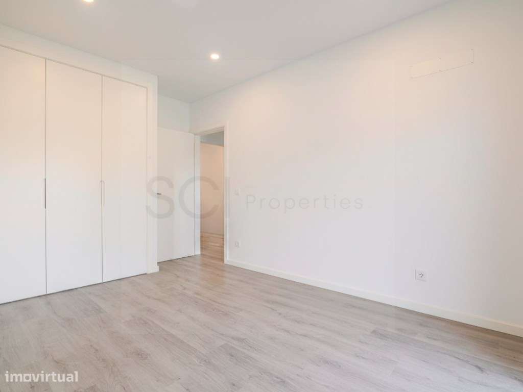 Apartamento T2 Garagem e Arrecadação Sobreda-24