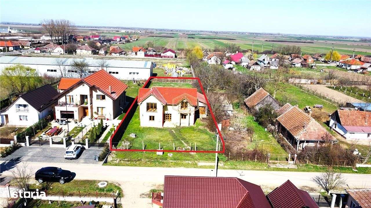 Video|Casa spatioasa cu 4 dormitoare + garaj si anexe | Teren 1.000 mp-1