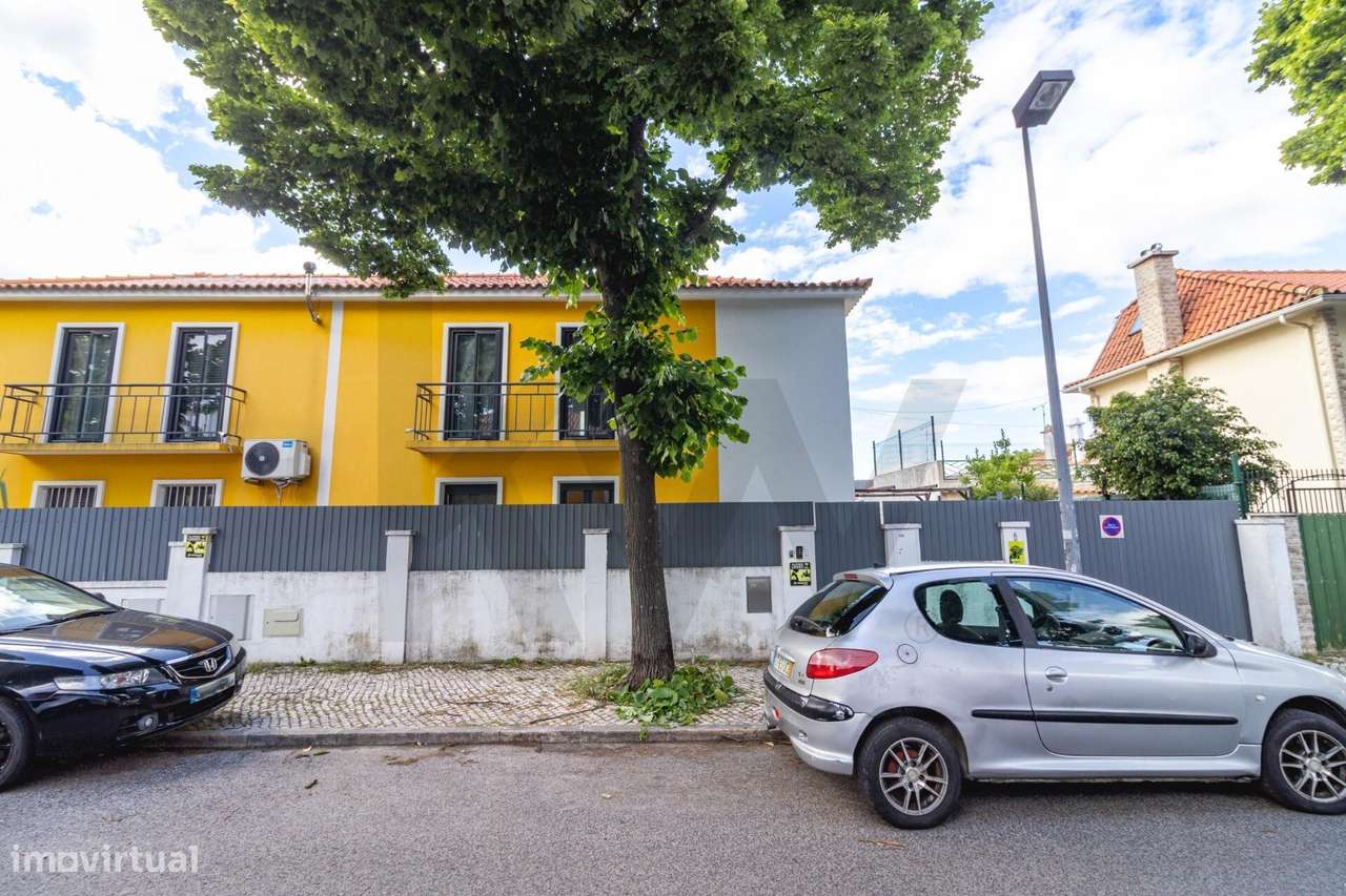 Moradia T4 com Piscina e Espaço Exterior no Centro de Benfica-28