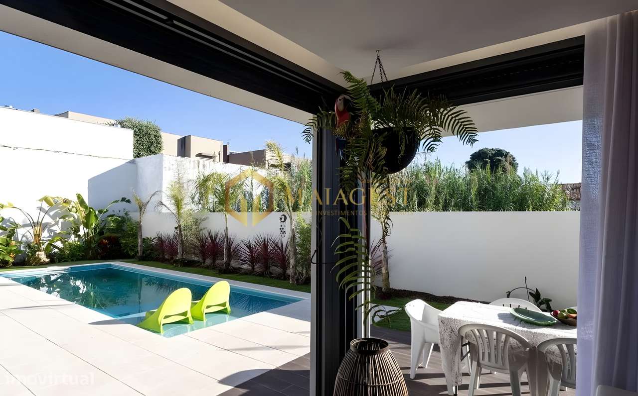 Moradia T3+1 de Luxo com Piscina Aquecida a 2 Passos da Praia do Corgo - Grande imagem: 4/35