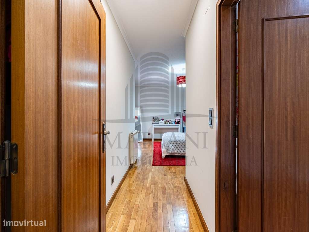 Apartamento T4+1 Duplex em Excelente Estado - Localização Central-23