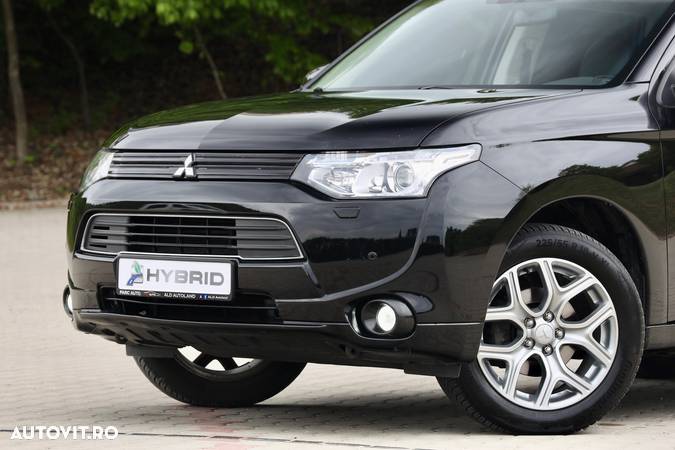 Mitsubishi Outlander 2.0 4WD Plug-In Hybrid - 23