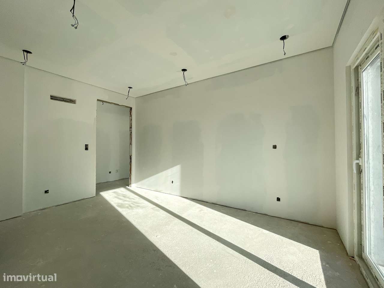 Moradia T4 com Piscina - Santa Iria de Azoia (Bairro da Salvação)-14