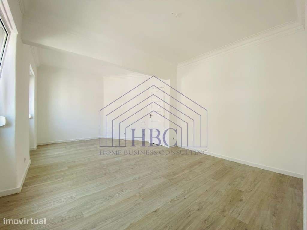 Apartamento T2 Transformado num Excelente T1 Remodelado com Vista R...-13