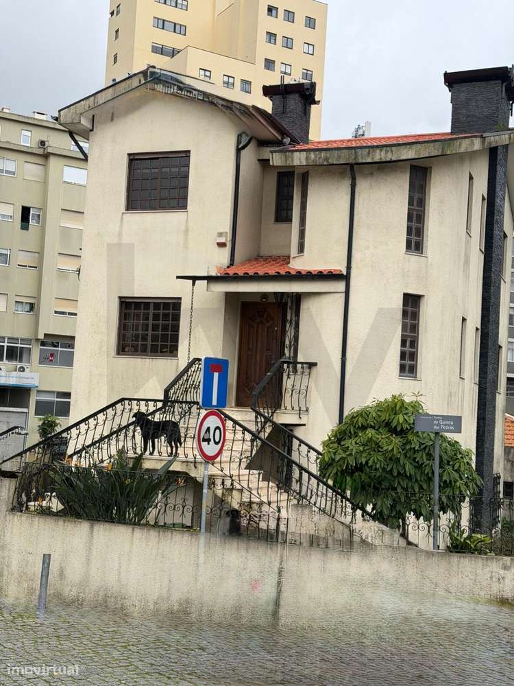 MORADIA T3 DE EXCEÇÃO NA RUA QUINTA DAS PEDRAS, MAFAMUDE, VILA NOVA DE - Grande imagem: 5/6