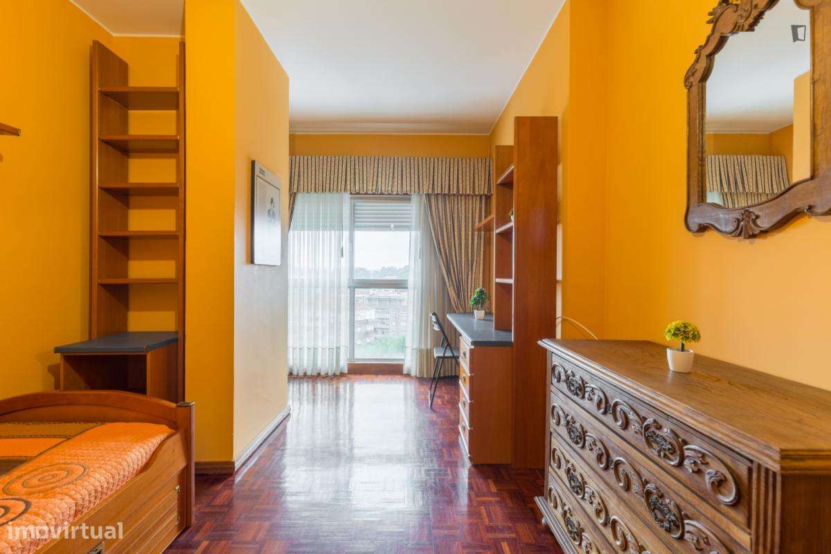 Quarto - localizado em Paranhos Porto - Grande imagem: 5/8