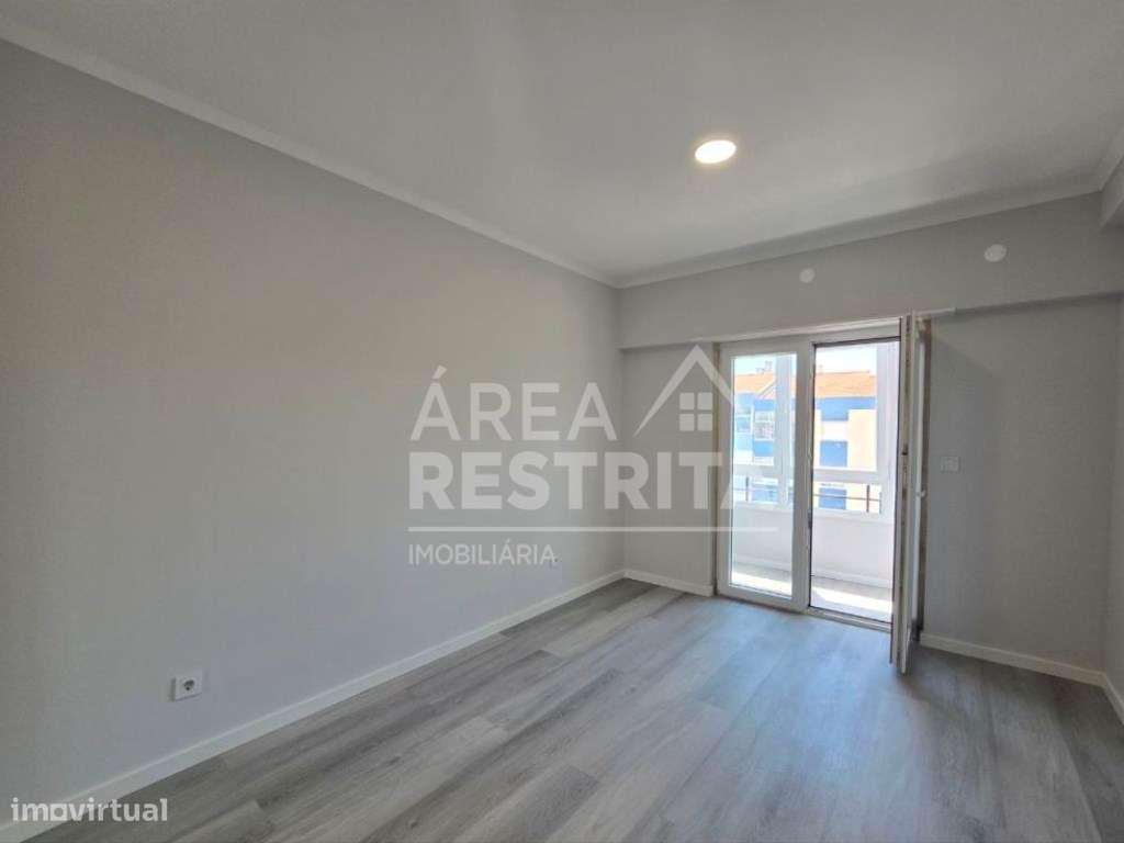 Apartamento T4, totalmente remodelado, na Cruz de Pau-24