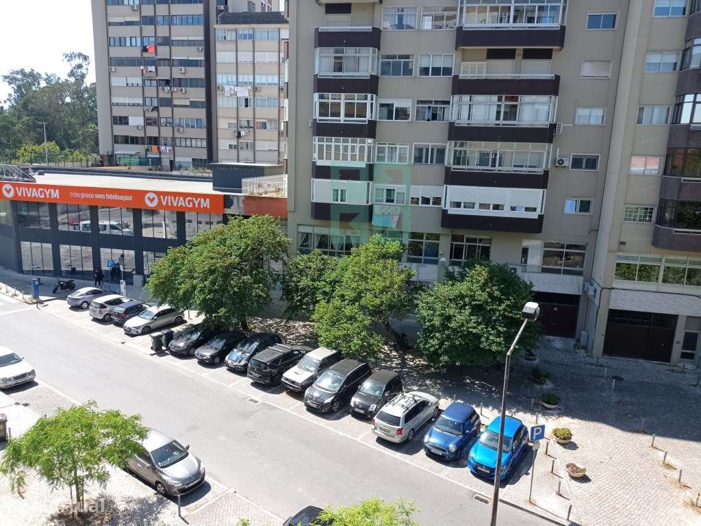 Apartamento T3 , remodelado, no Lumiar - Lisboa-16