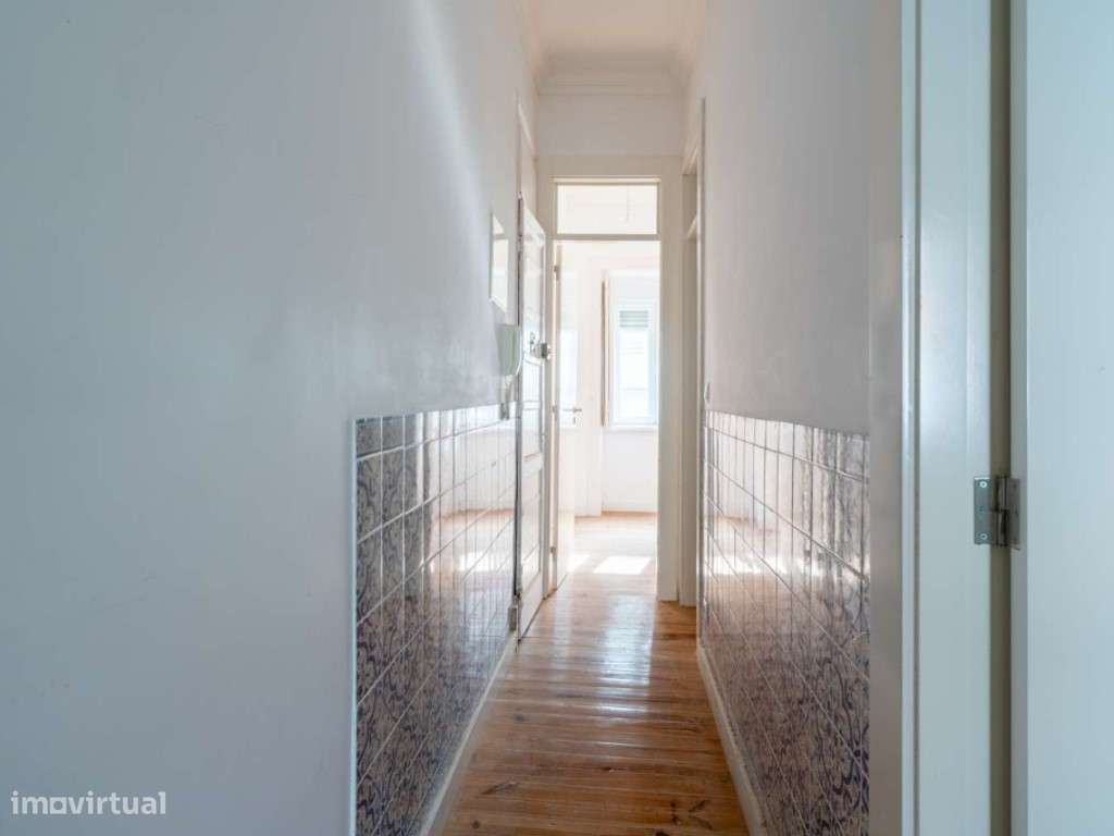 Prédio devoluto para obras em propriedade total em Campo de Ourique - Grande imagem: 5/31