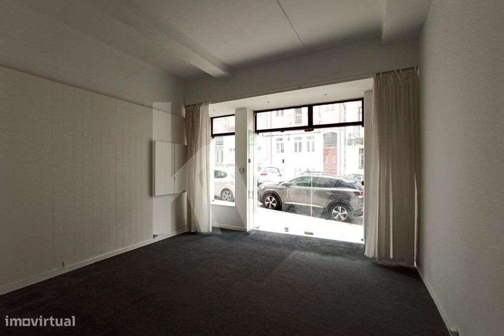 Loja com 236m2 num único piso e Garagem no Marques de Pombal com RENTA - Grande imagem: 3/16