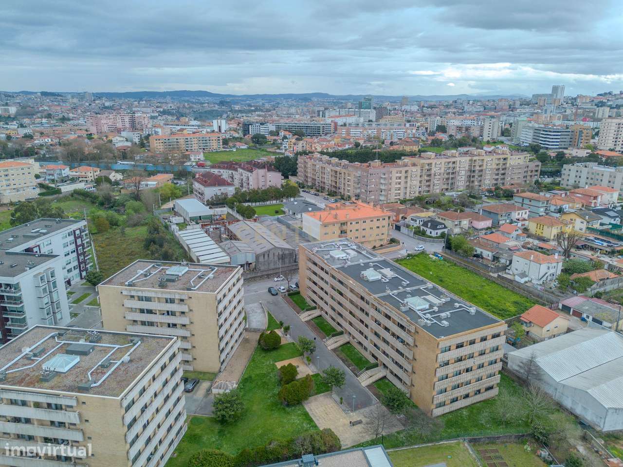 Luminoso T3+1 com Escritório e Varandas – Canidelo, Gaia-41