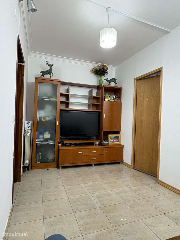 Excelente T3 com terraço e duas garagens!-8