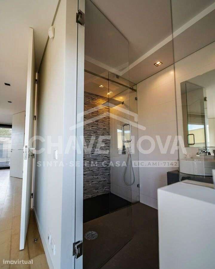 Moradia T3+1 junto à praia - Grande imagem: 4/25