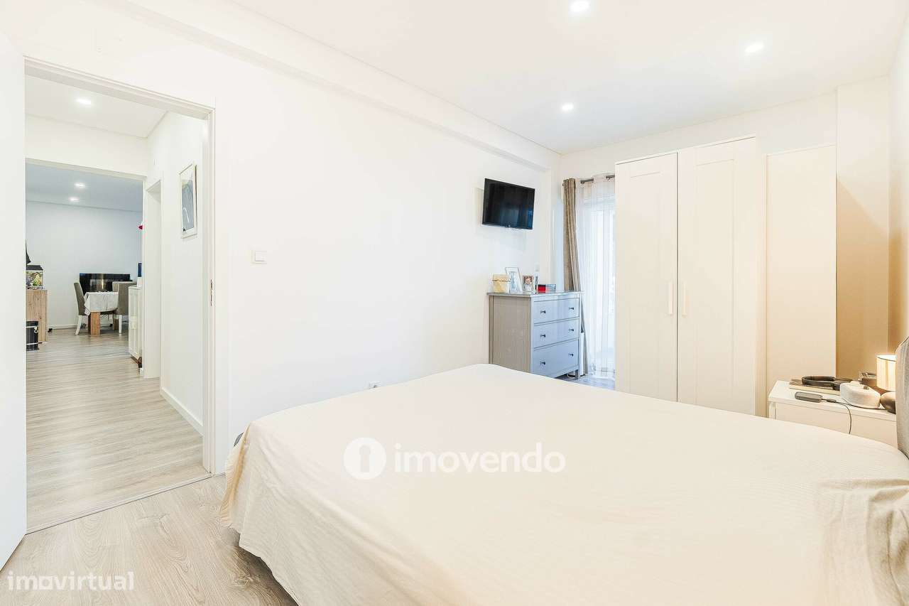 Apartamento T2, com áreas amplas e varanda, na Póvoa de Santa Iria-24