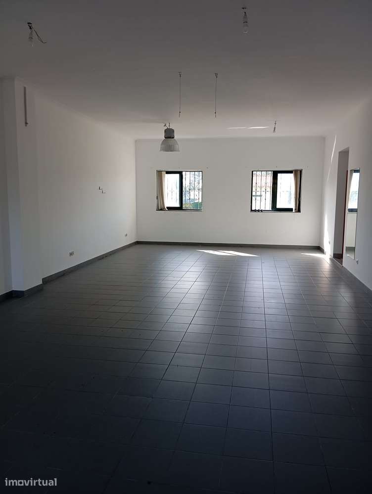 Espaço comercial em Nogueira do Cravo - Grande imagem: 4/12