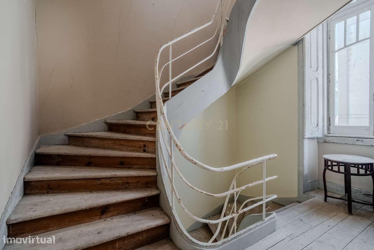 PRÉDIO PARA RECUPERAR, NO CENTRO HISTÓRICO DE PENICHE - Grande imagem: 3/60