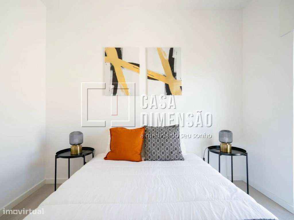 Apartamento T3 em Benfica com Varandas, Estacionamento e Totalmente...-23