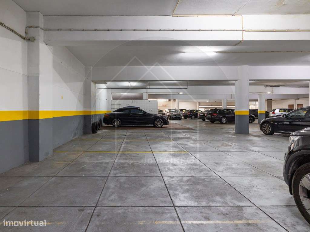 Parque de Estacionamento com 53 Lugares | Investimento Seguro | Porto - Grande imagem: 4/27