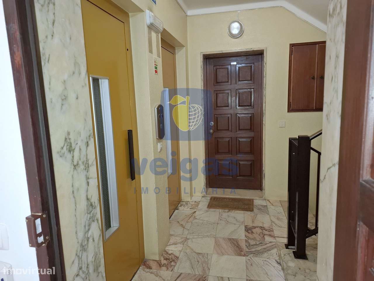 Apartamento T3 remodelado com terraço panorâmico, garagem e elevador,-32